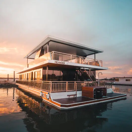 Meander Houseboat A7407554-Edit