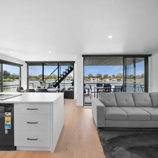 Meander Houseboat A7407660