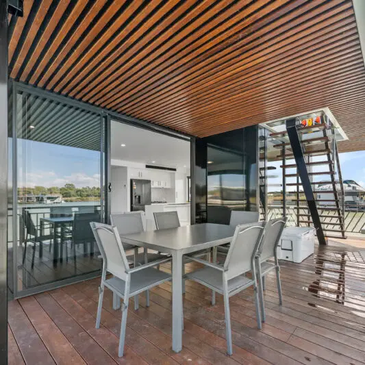 Meander Houseboat A7407720