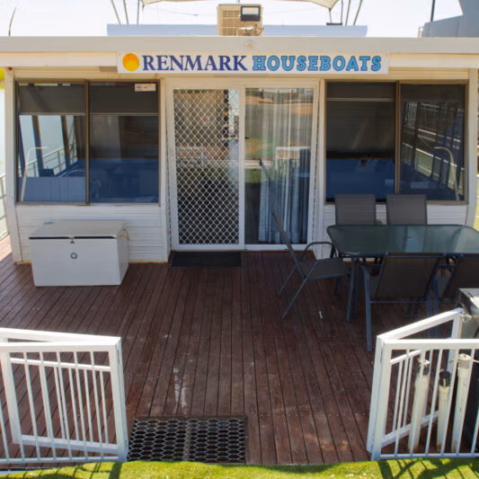 13.-Dixie-Renmark-Houseboats-©-2025