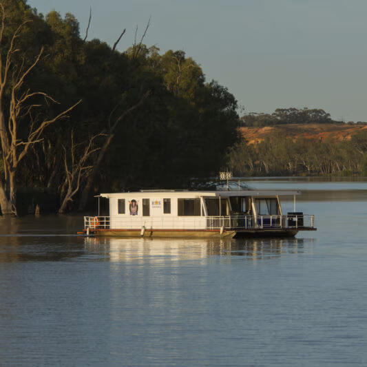 00a. Osprey Main – Renmark Houseboats © 2026