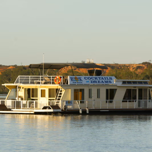 01. Cocktails & Dreams - Renmark Houseboats © 2026