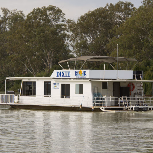 01. Dixie - Renmark Houseboats © 2026
