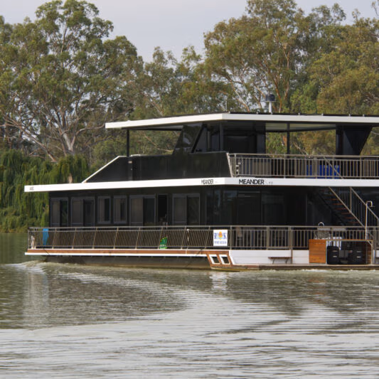 01. Meander - Renmark Houseboats © 2026