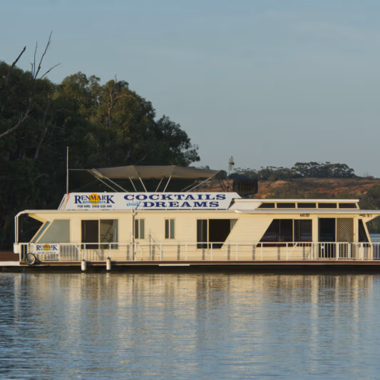 02. Cocktails & Dreams - Renmark Houseboats © 2026