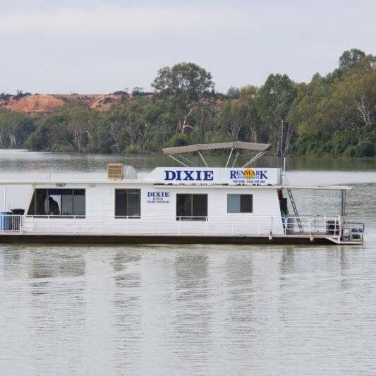 02. Dixie - Renmark Houseboats © 2026