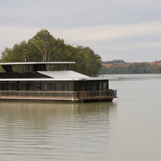 03. Meander - Renmark Houseboats © 2026