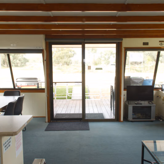 10. Osprey – Renmark Houseboats © 2026