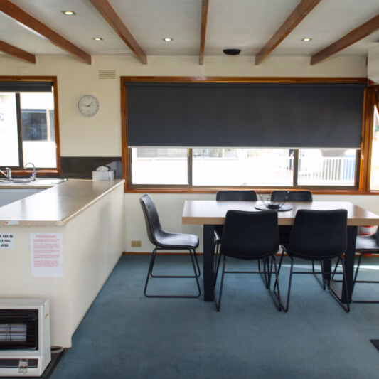 12. Osprey – Renmark Houseboats © 2026