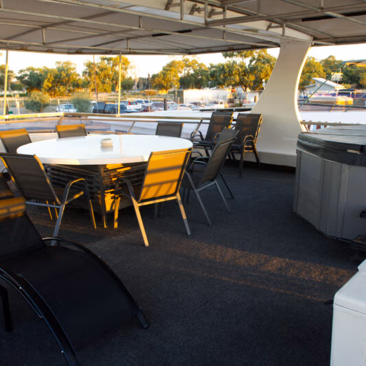 26. Riverstar - Renmark Houseboats © 2026