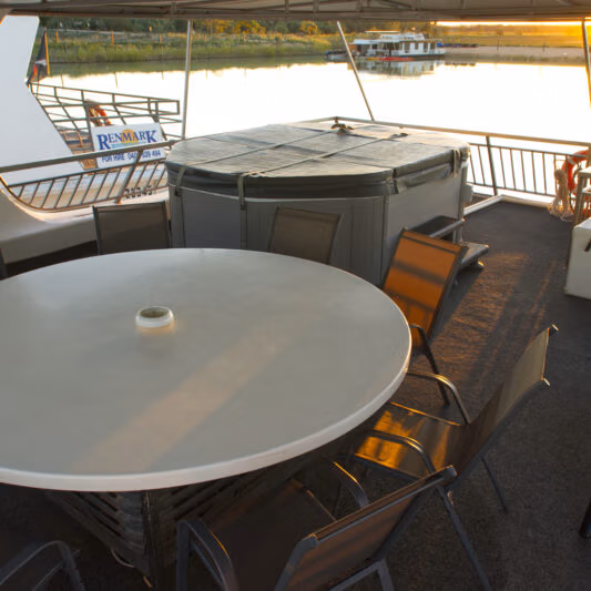 27. Riverstar - Renmark Houseboats © 2026